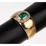 18 kt Gold Smaragd-Diamant-Ring,   GG 750/000, ovaler