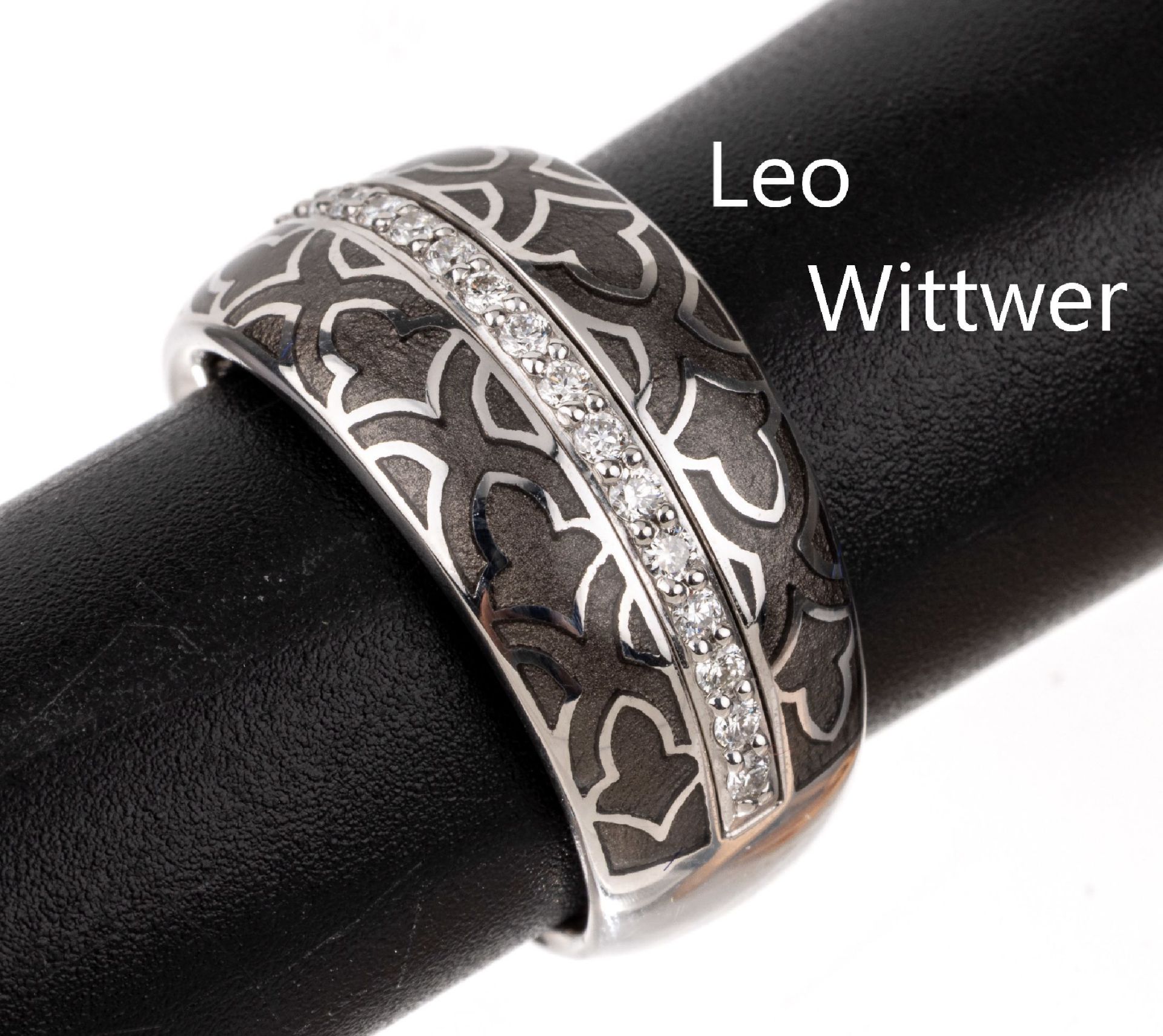 18 kt Gold LEO WITTWER Brillant-Ring mit Email, WG