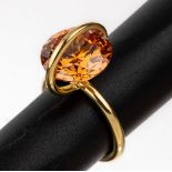 18 kt Gold Zirkon-Ring,   GG 750/000, außergewöhnliche