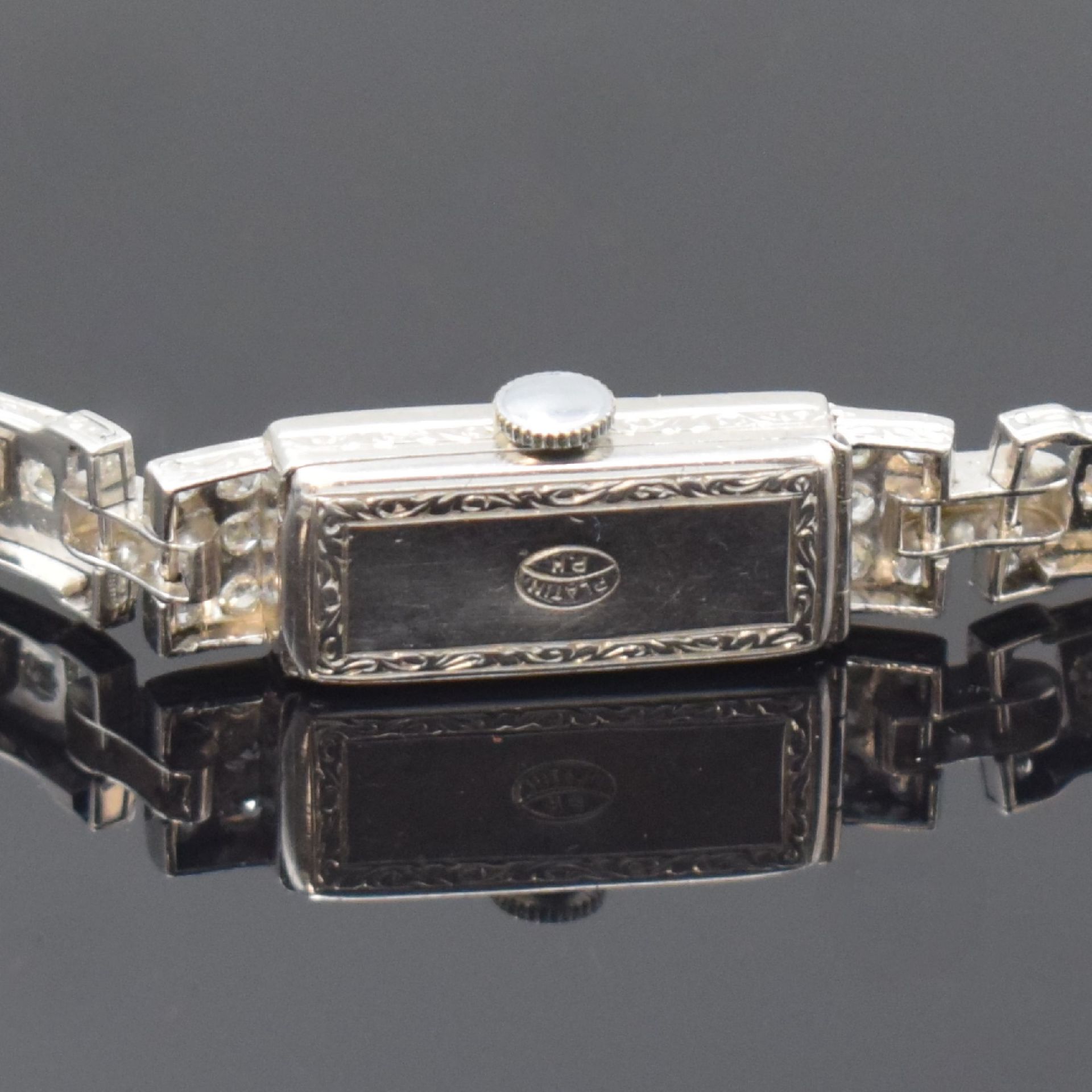 Art-Deco Armbanduhr in Platin mit Diamanten, Schweiz um - Image 5 of 5