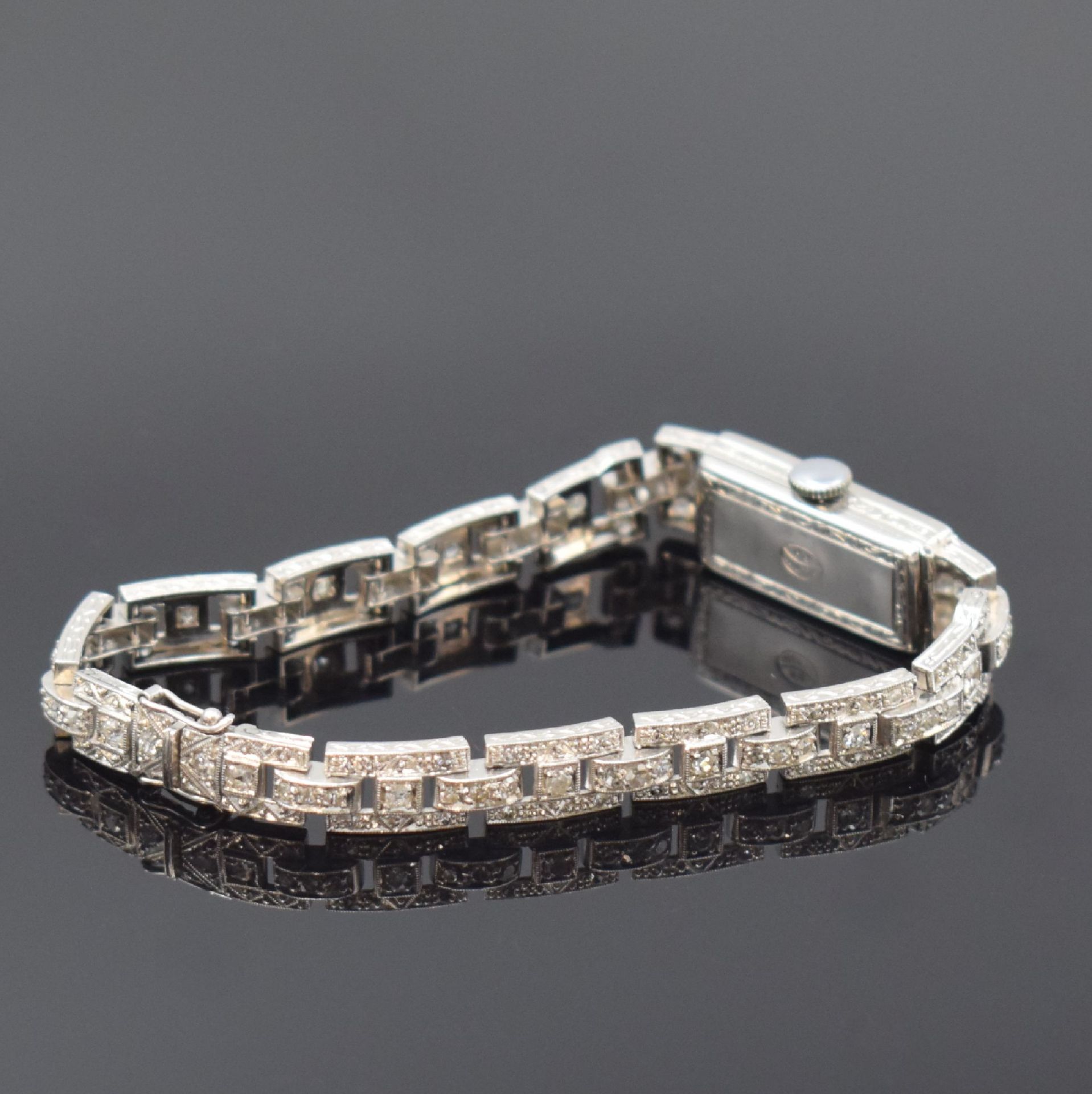 Art-Deco Armbanduhr in Platin mit Diamanten, Schweiz um - Image 4 of 5