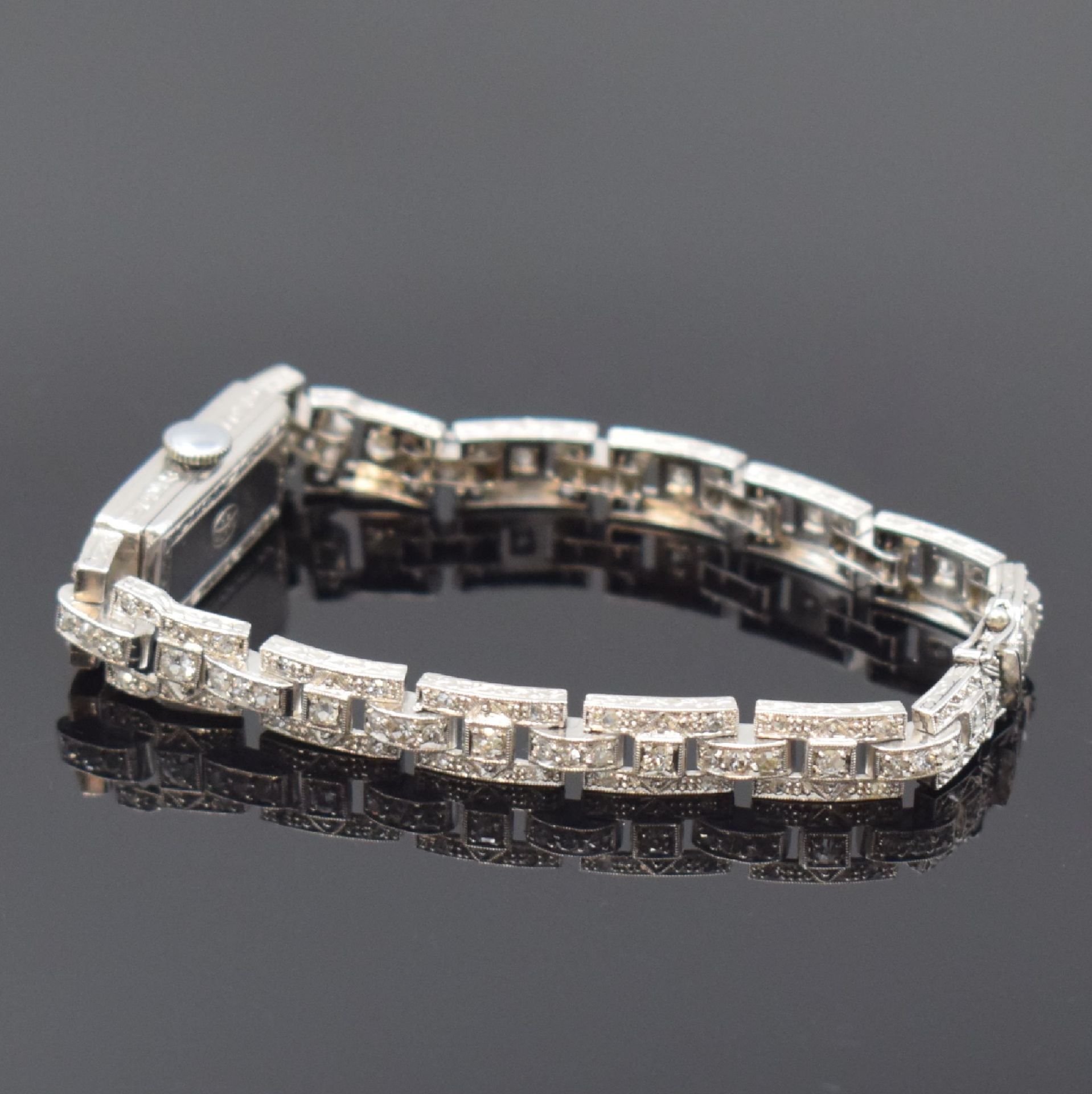 Art-Deco Armbanduhr in Platin mit Diamanten, Schweiz um - Image 3 of 5