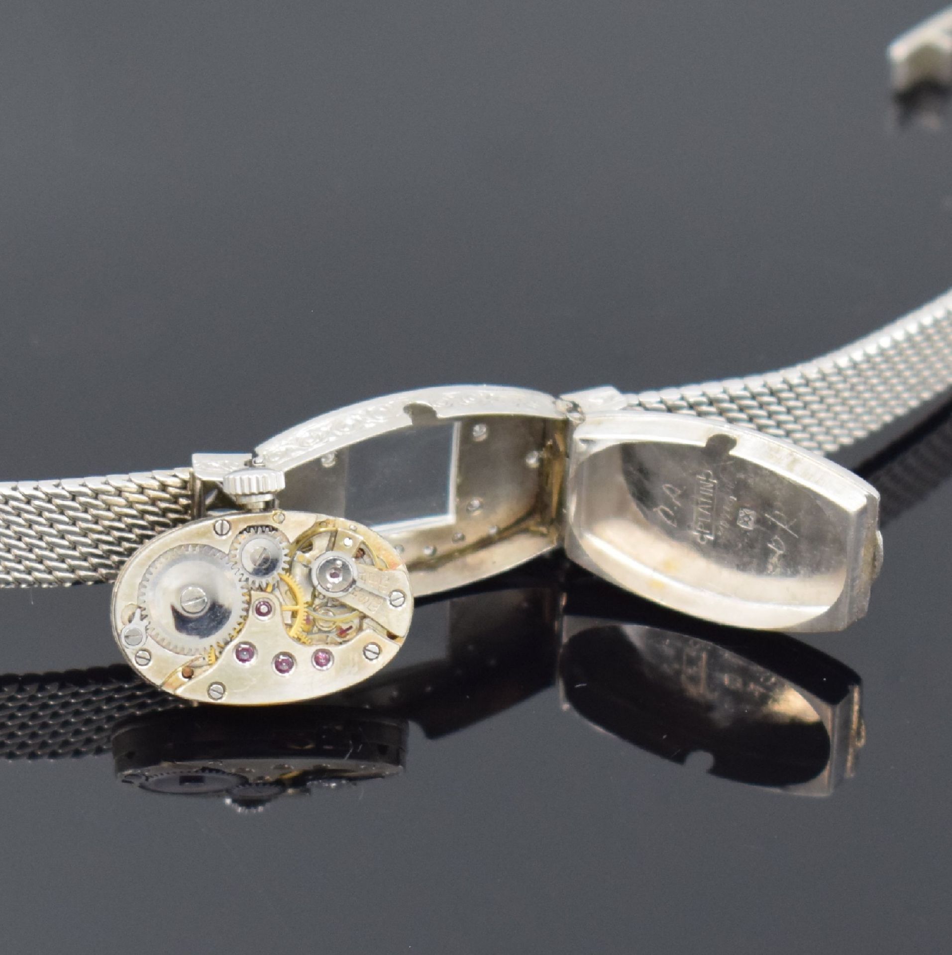 Art Deco Damenarmbanduhr in Platin mit Diamanten,  Schweiz - Bild 5 aus 6