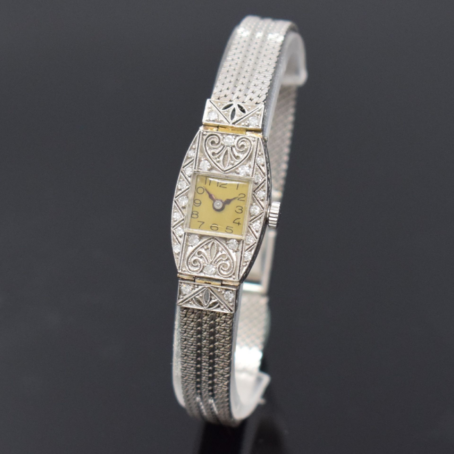 Art Deco Damenarmbanduhr in Platin mit Diamanten,  Schweiz