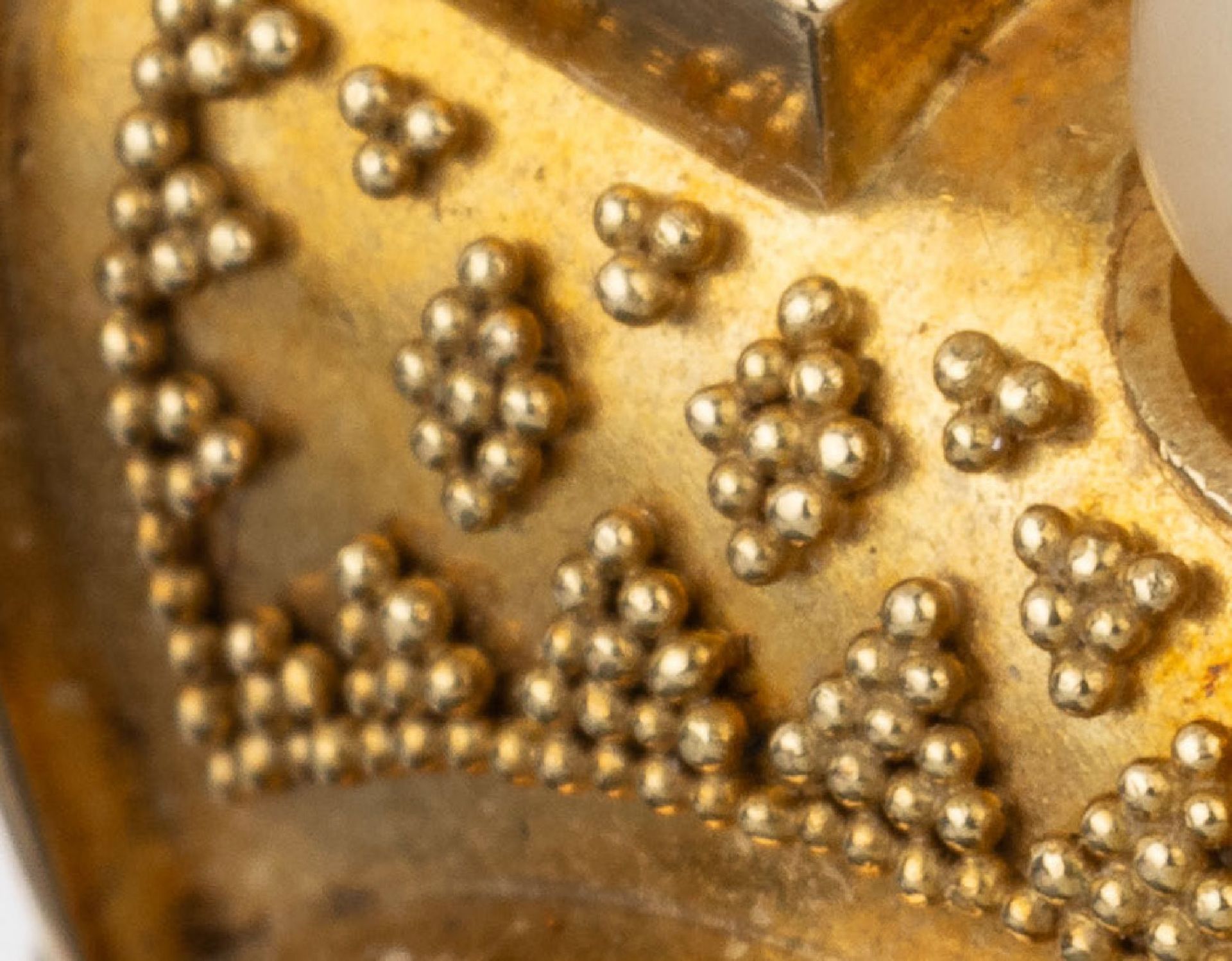 14 kt Gold Perl-Farbstein-Ring mit Granulation, 1950er - Bild 2 aus 3