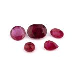 Lot 5 lose Rubine zus. ca. 4.52 ct, 1 x ca. 0.92 ct,