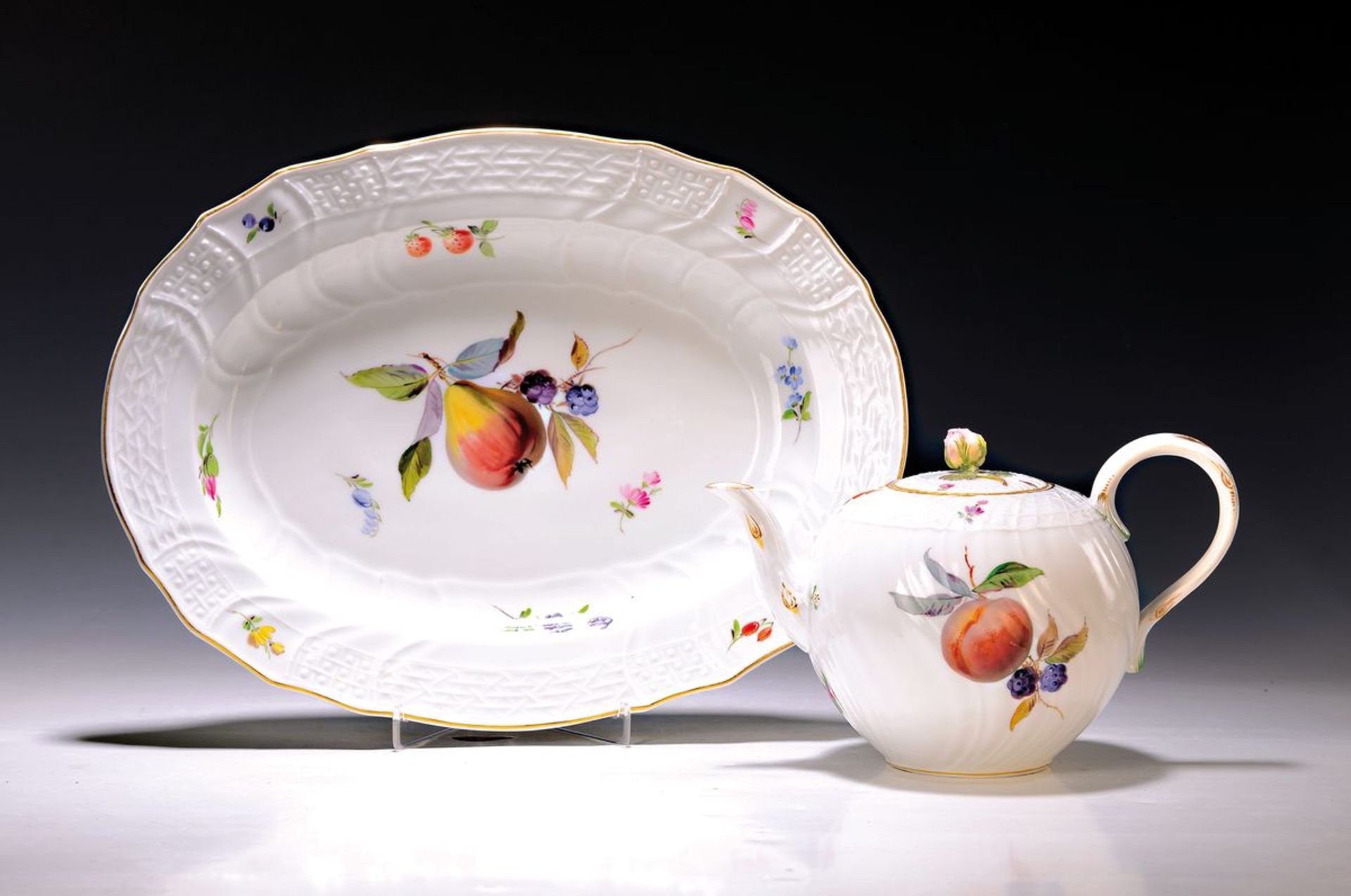 Teekanne und ovale Platte, Meissen, um 1890, Form