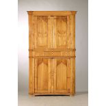 Biedermeier-Eckschrank, um 1830, Kirschbaum meist massiv,