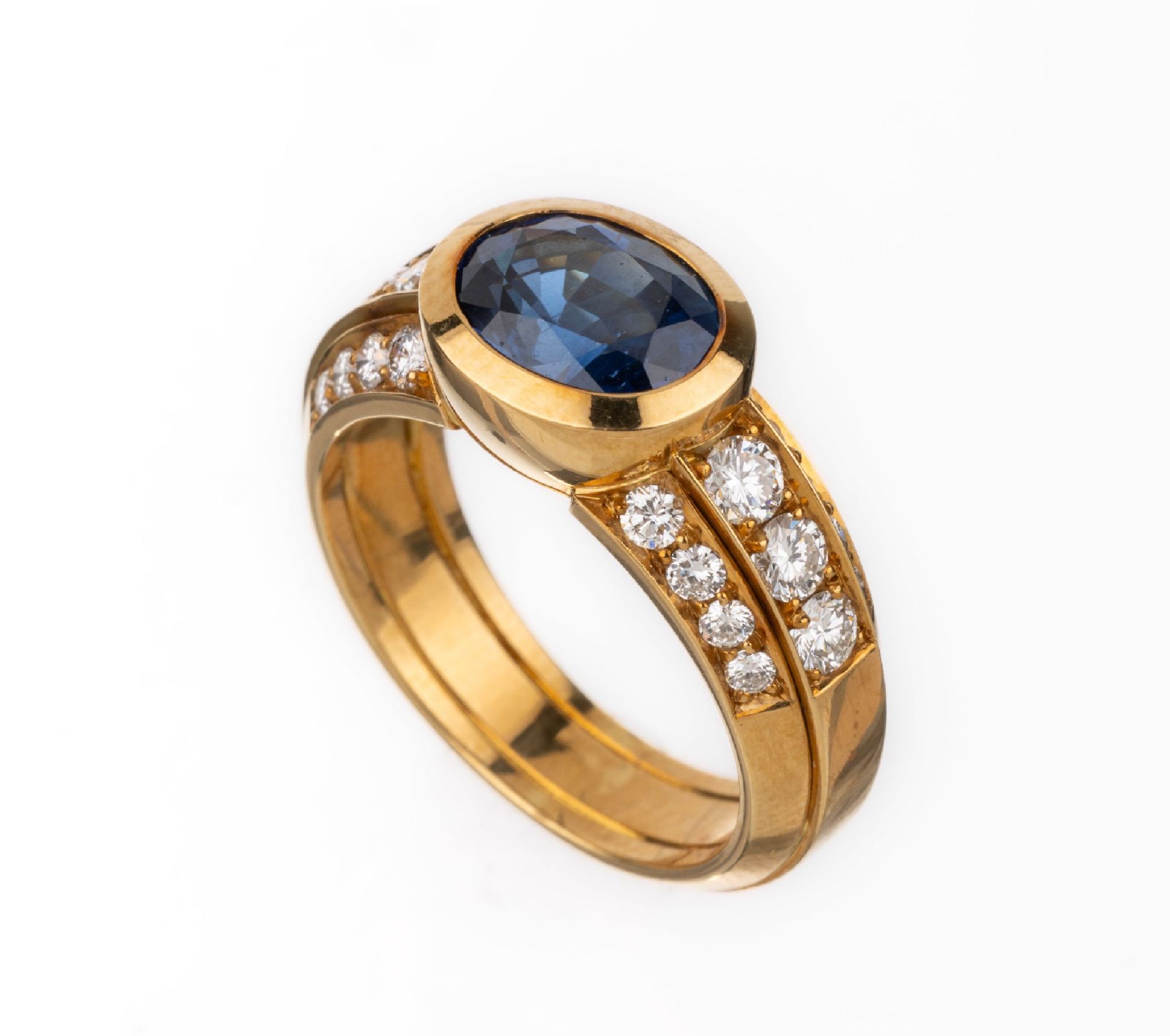 18 kt Gold Saphir-Brillant-Ring, GG 750/000, ovalfacett.