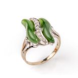 14 kt Gold Jade-Diamant-Ring, WG 585/000, geschwungener