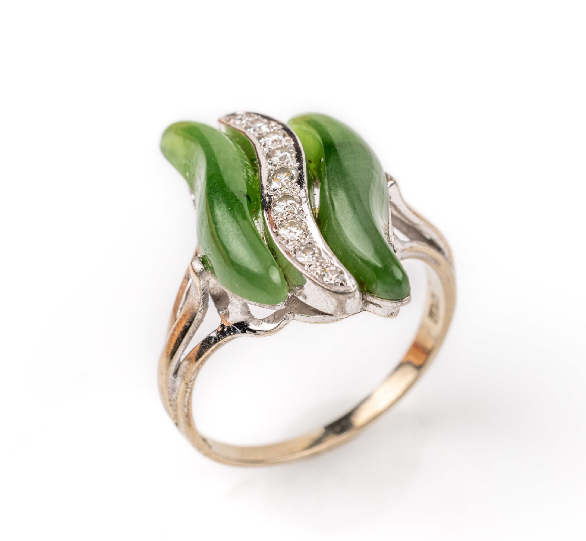 14 kt Gold Jade-Diamant-Ring, WG 585/000, geschwungener