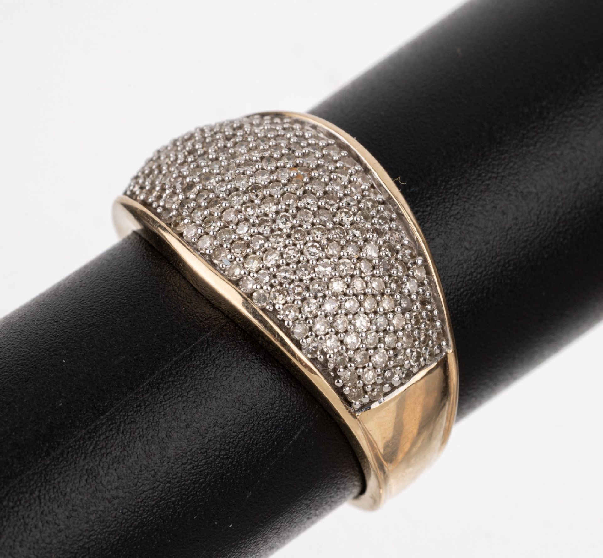 14 kt Gold Diamant-Ring, GG 585/000, in WG gefasste