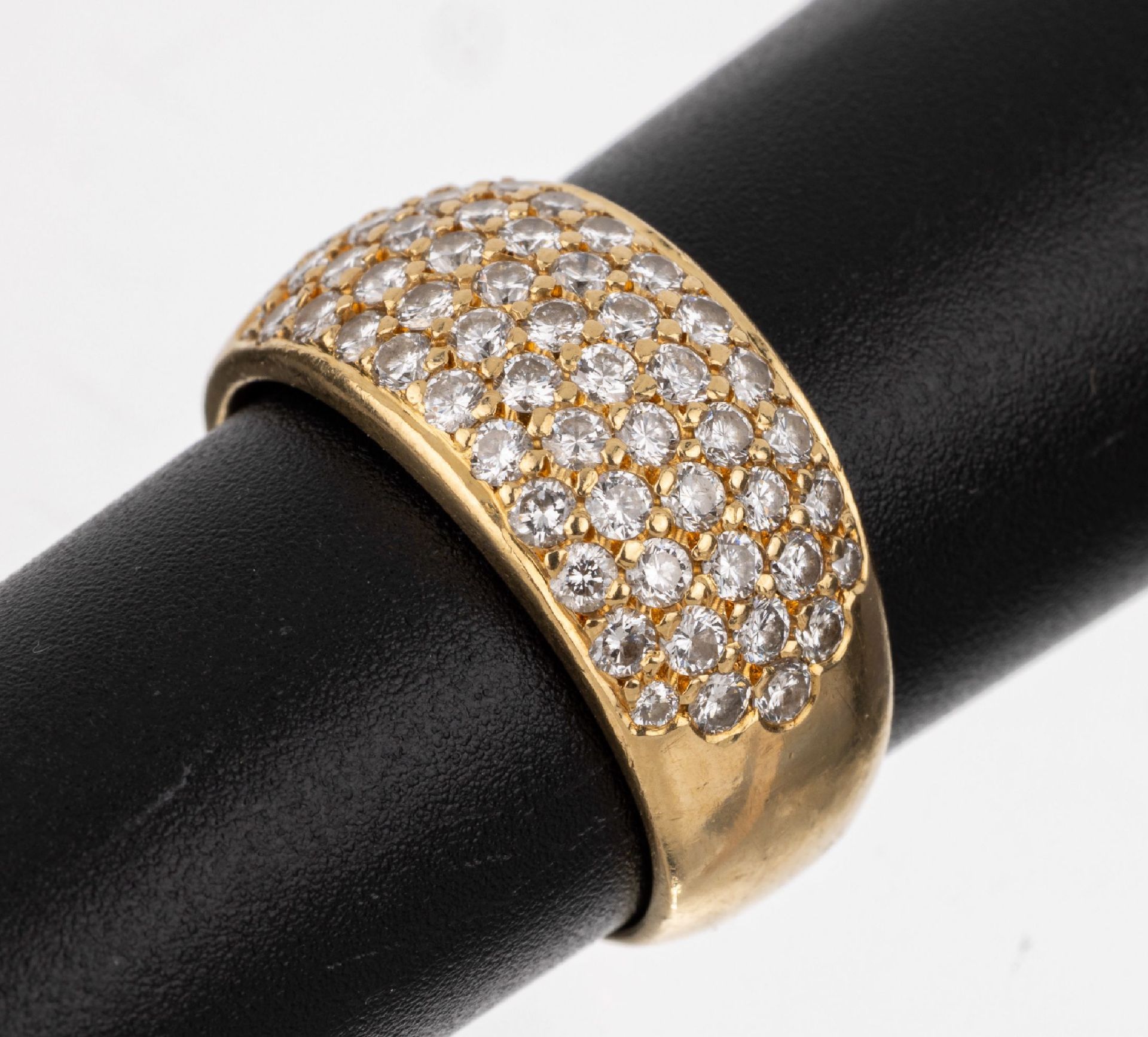 18 kt Gold Brillant-Ring, GG 750/000, 65 Brillanten zus.