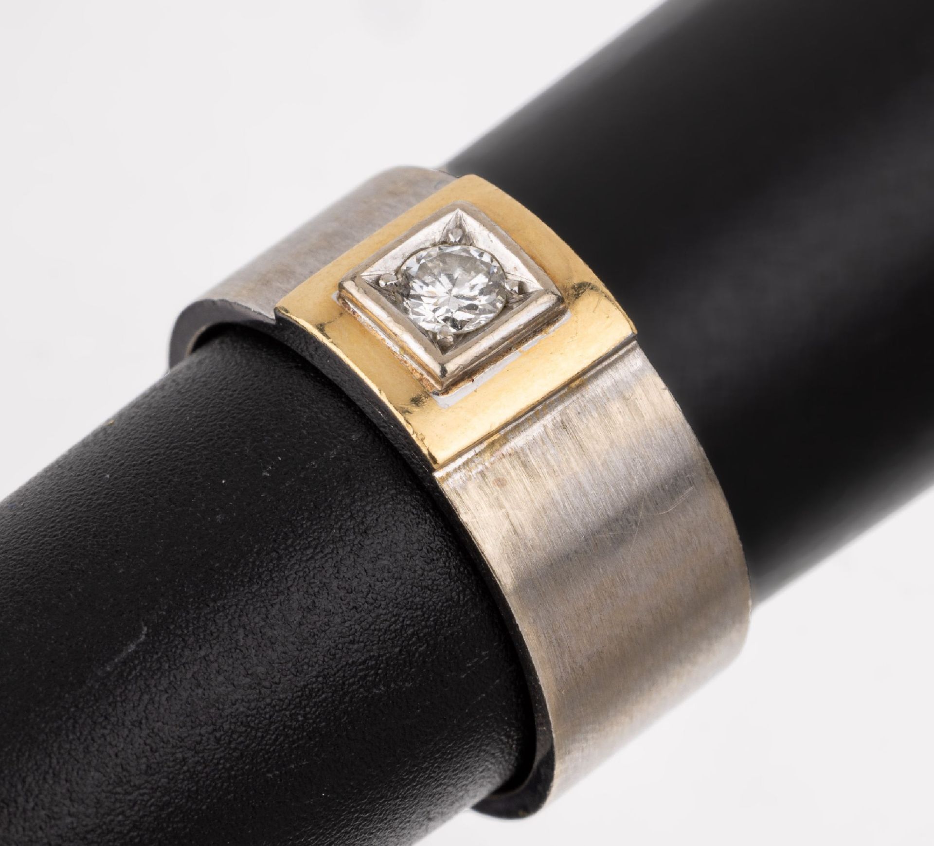 18 kt Gold Brillant-Ring, WG/GG 750/000, Ringschiene WG,