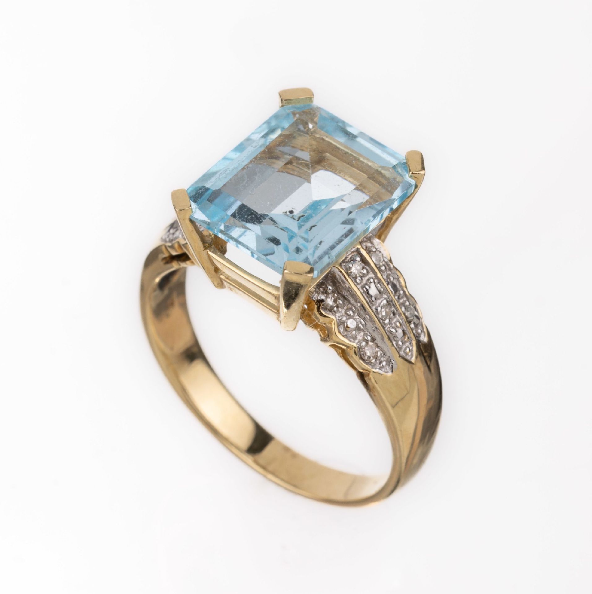 14 kt Gold Blautopas-Diamant-Ring, GG 585/000, facett.