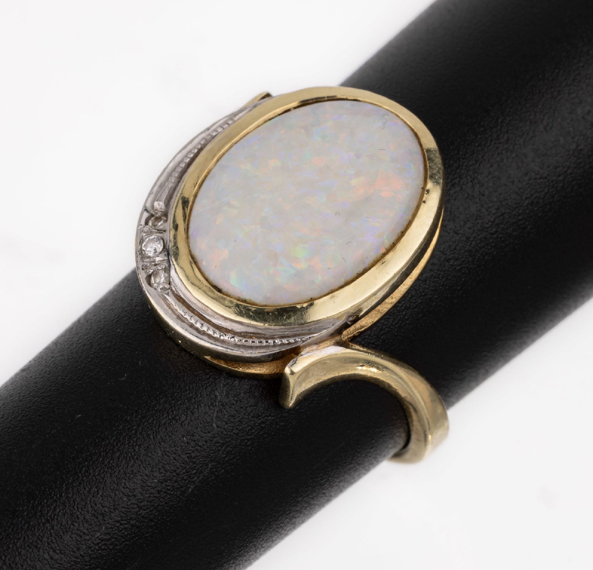 14 kt Gold Opal-Brillant-Ring, GG 585/000, ovaler