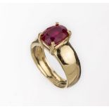 14 kt Gold Rubin-Ring, GG 585/000, ovalfacett. Rubin