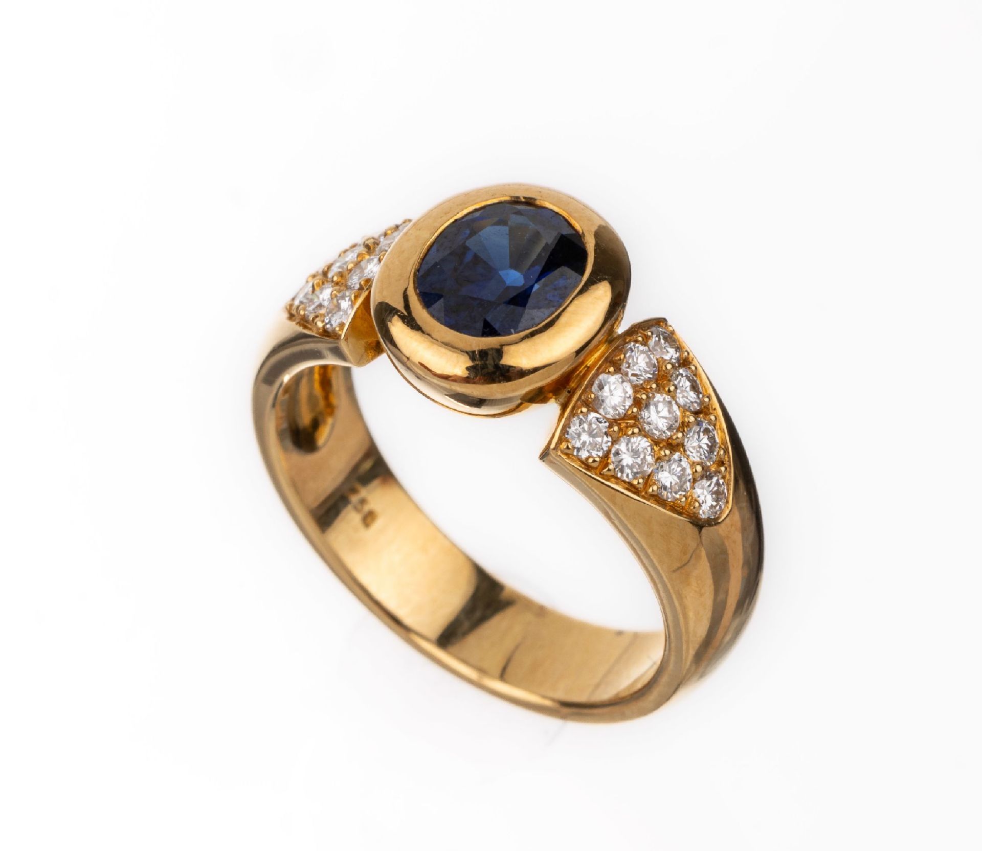 18 kt Gold Saphir-Brillant-Ring, GG 750/000, mittig