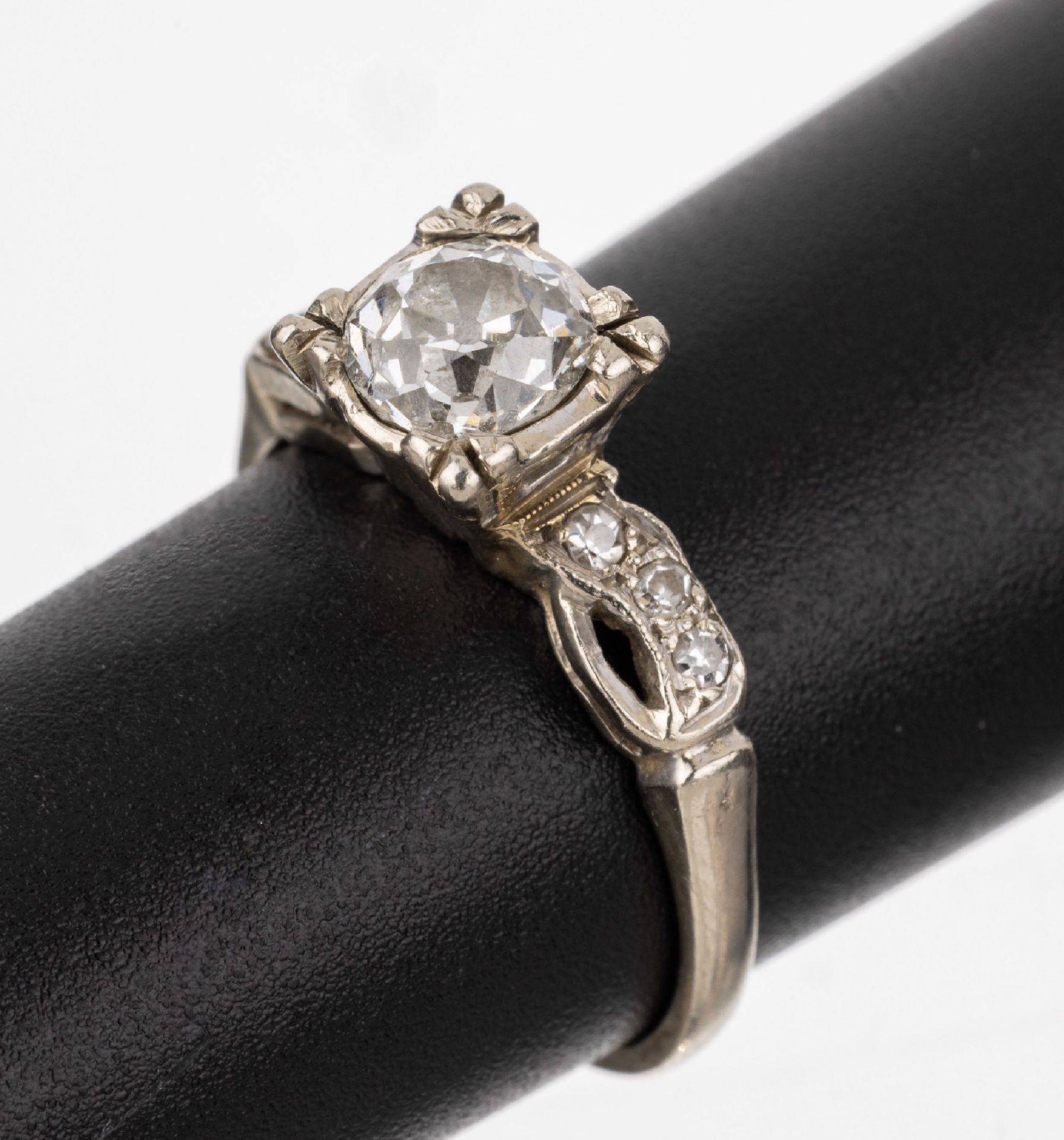 14 kt Gold Diamant-Ring, WG 585/000, mittigerhaben