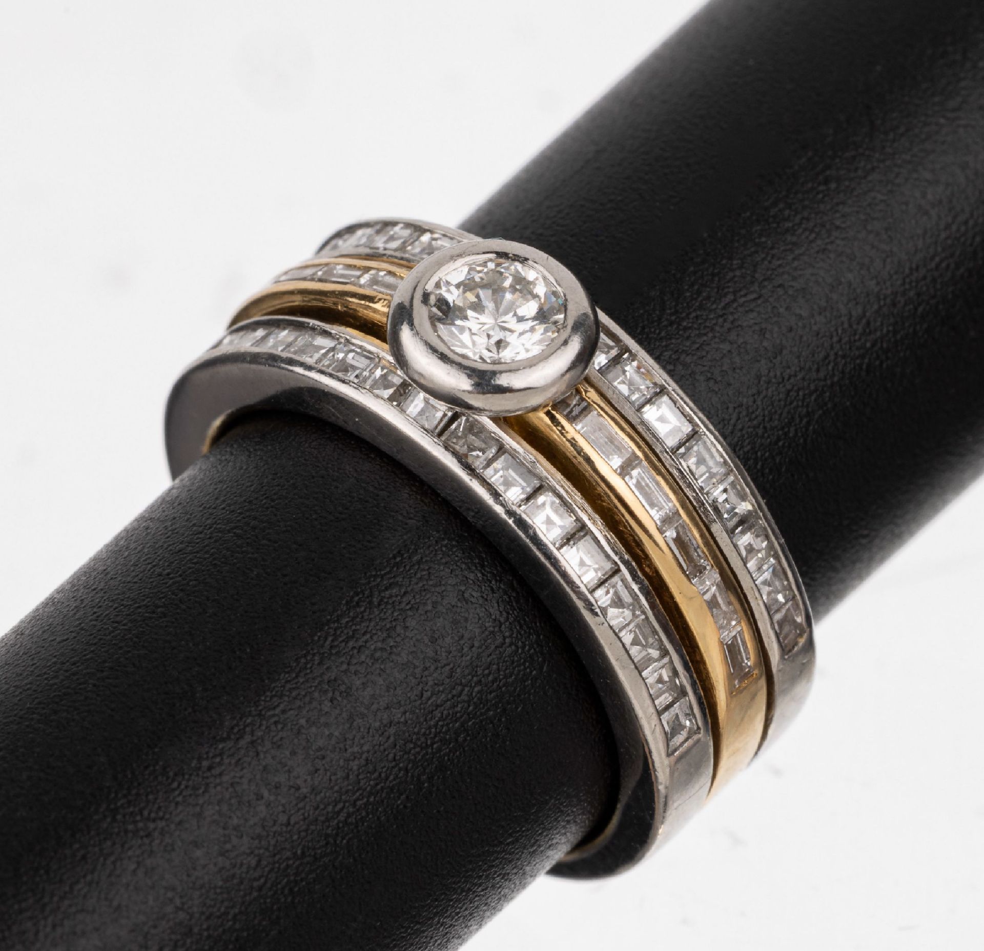 18 kt Gold Diamant-Ring, GG/WG 750/000, 1 Brillant ca.