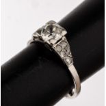 Platin Diamant-Ring, um 1920, Pt gepr., mittig