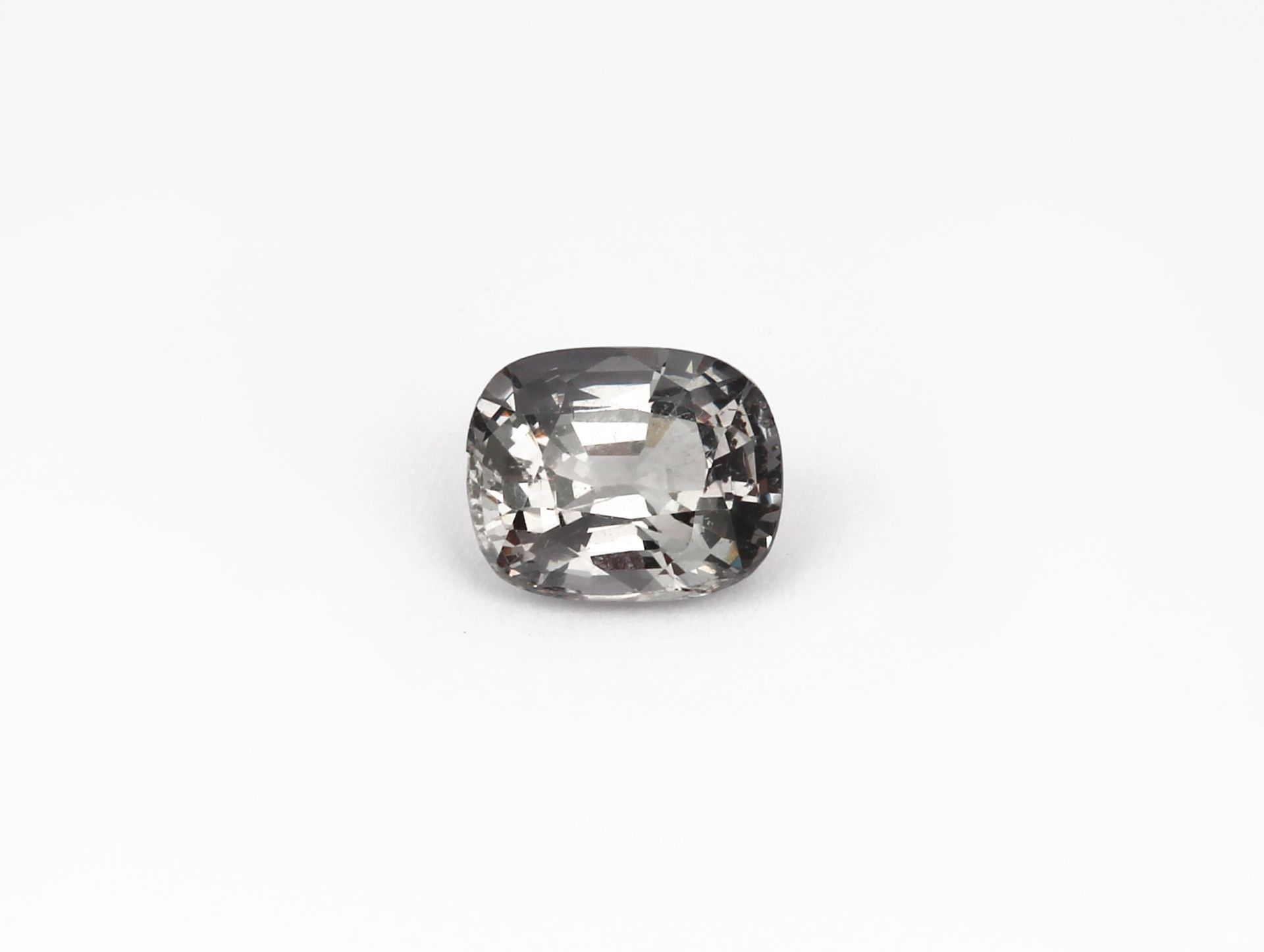 Loser nat. Spinell, 1.71 ct, Cushion Cut, purplish Pink,