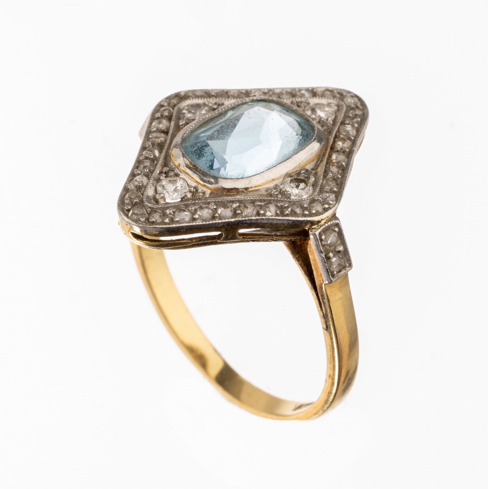 18 kt Gold Aquamarin-Diamant-Ring, um 1920, GG 750/000,