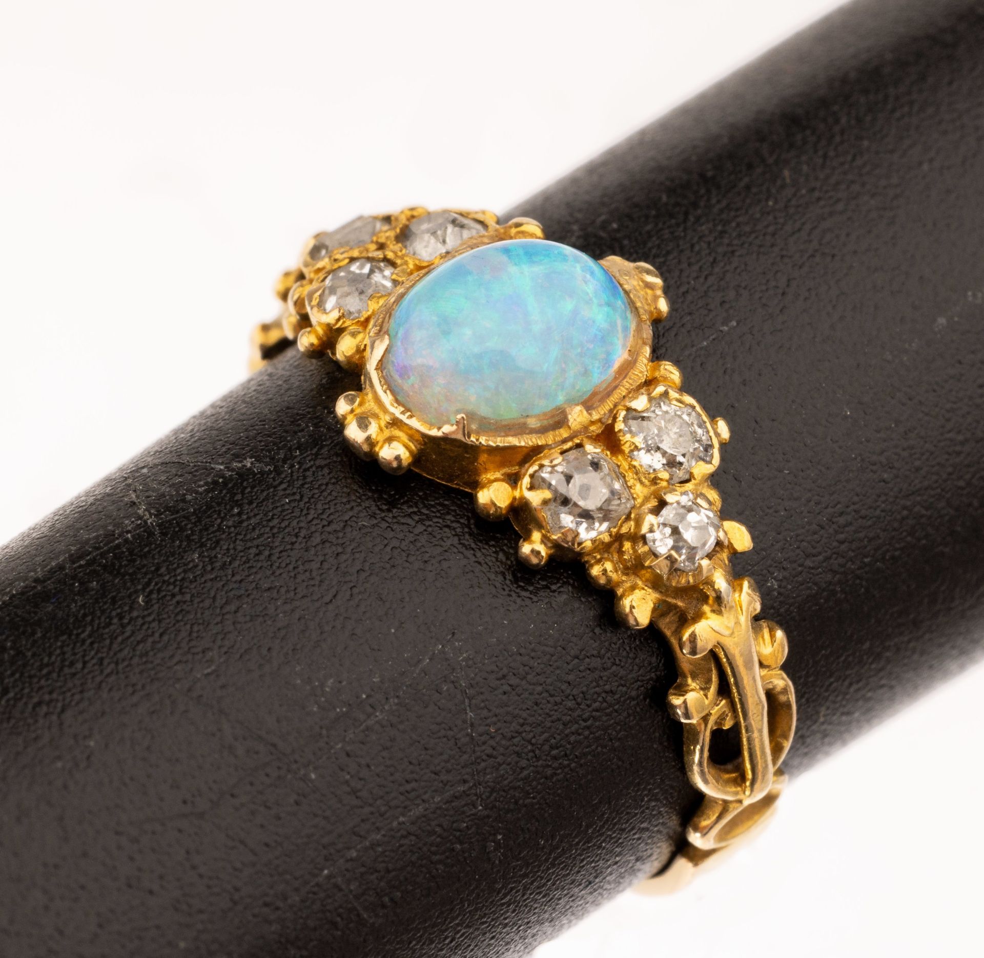 14 kt Gold Opal-Diamant-Ring, um 1870, GG 585/000 gepr.,