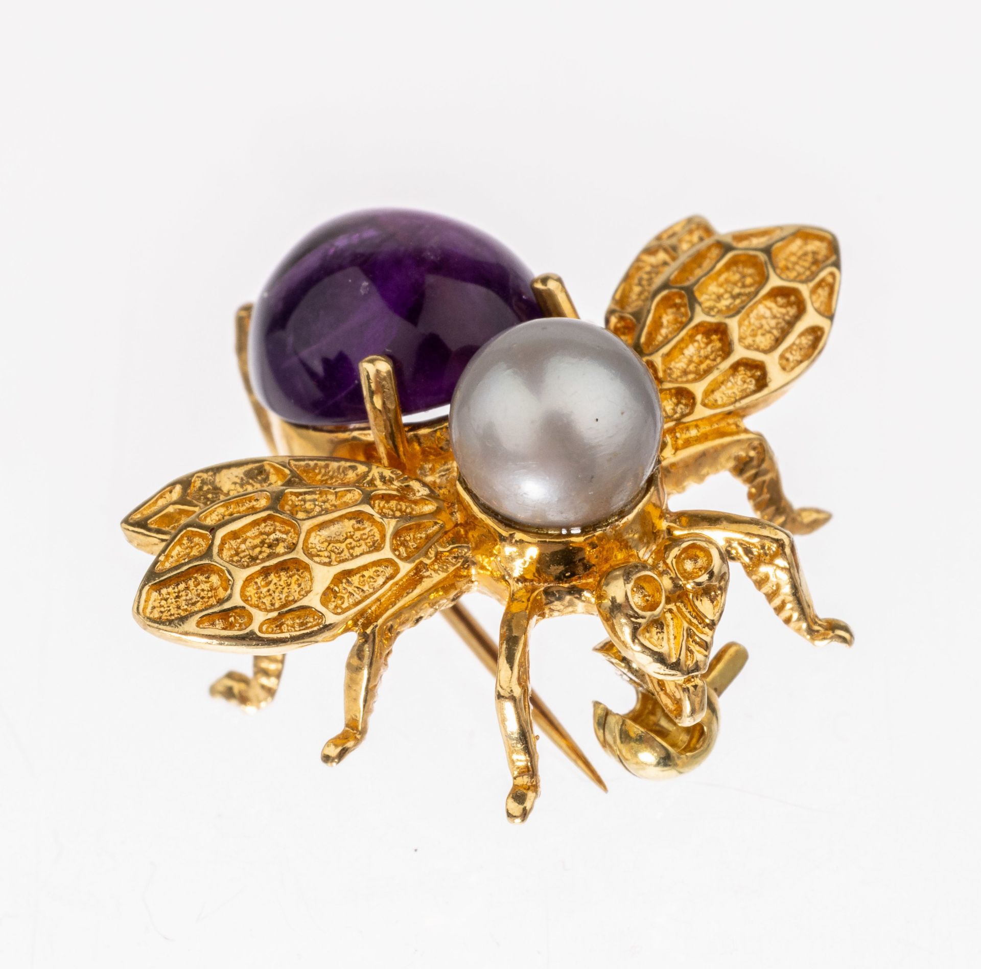 18 kt Gold Amethyst-Perl-Brosche 'Fliege',   GG 750/000,