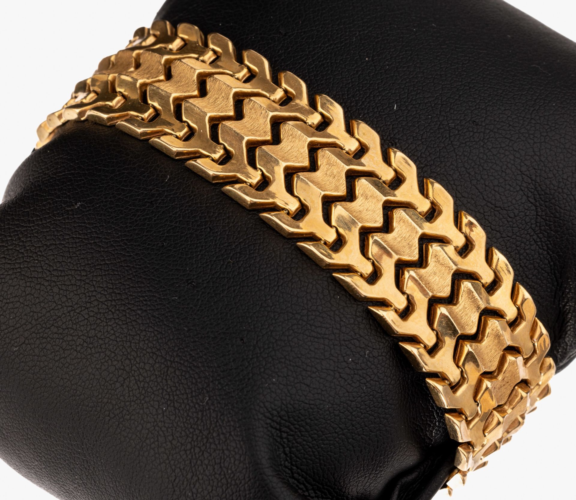 18 kt Gold Armband, GG 750/000, part. sat.,geschwungene