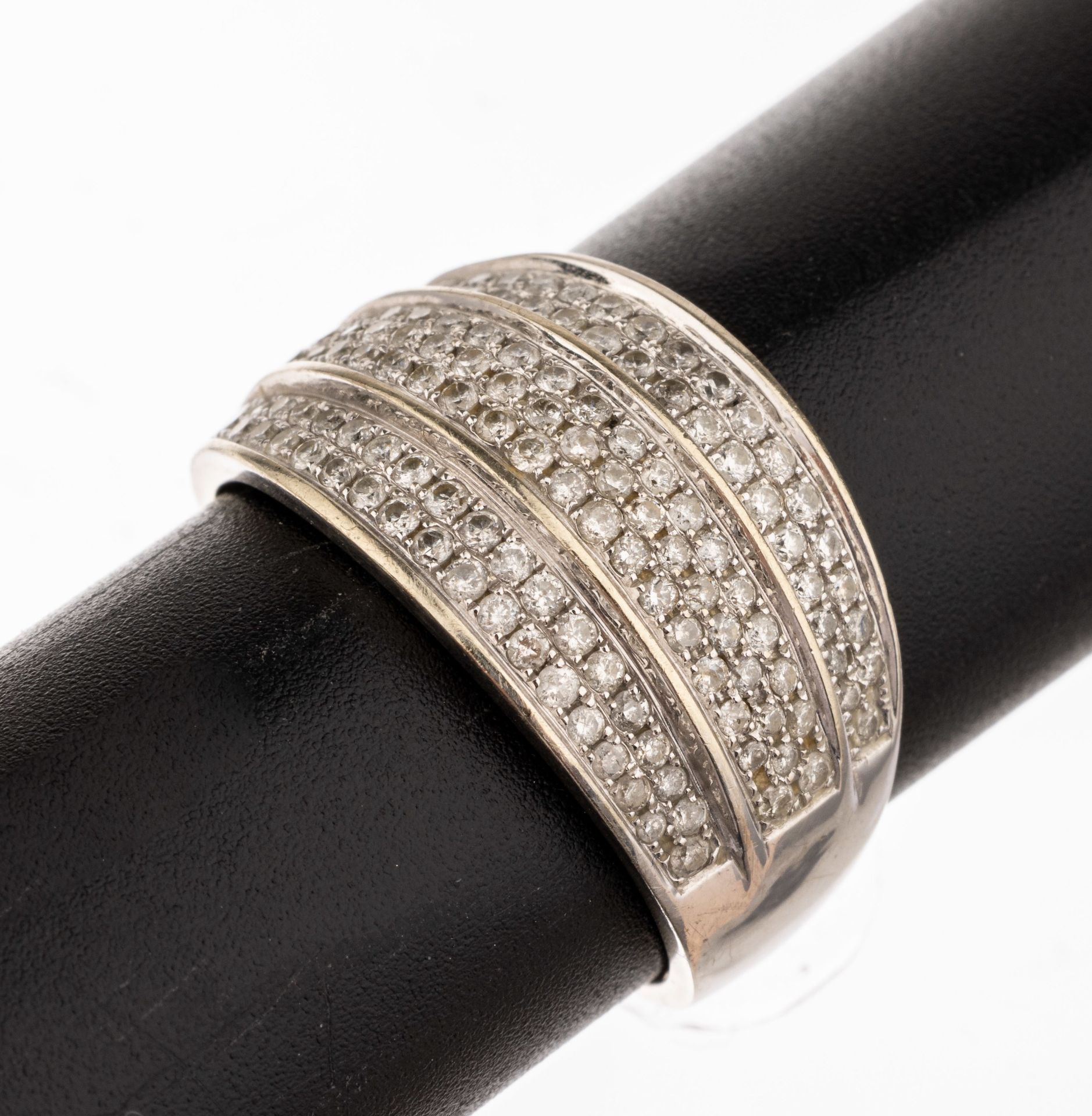 14 kt Gold Brillant-Ring,   WG 750/000, 7- reihig bes. mit