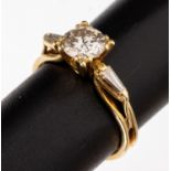 18 kt Gold Diamant-Ring,   GG 750/000, 1 Brillant ca. 0.91