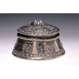 Silberdeckeldose, Tibet, Anfang 20.Jh.,  Silber geprüft,