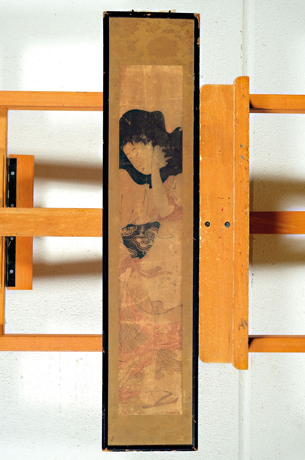 Rollbild und zwei Farbholzschnitte, Japan, 19. Jh., 1. - Image 2 of 3