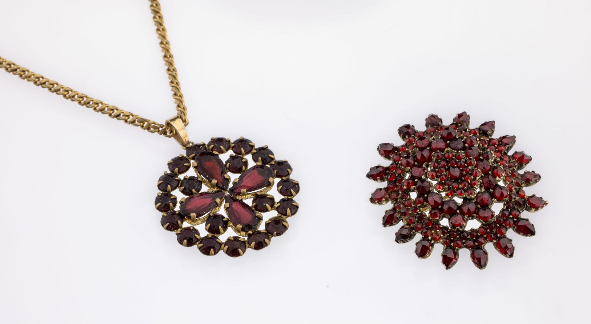 Granat-Konvolut, Metall verg., best. aus: