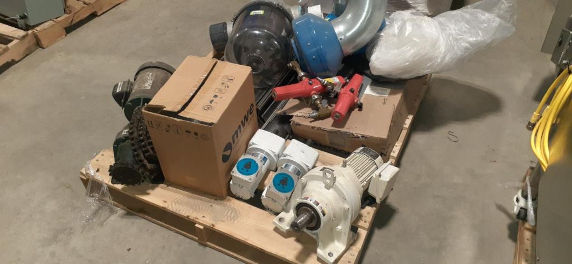 Motors and Filters - Image 2 of 14