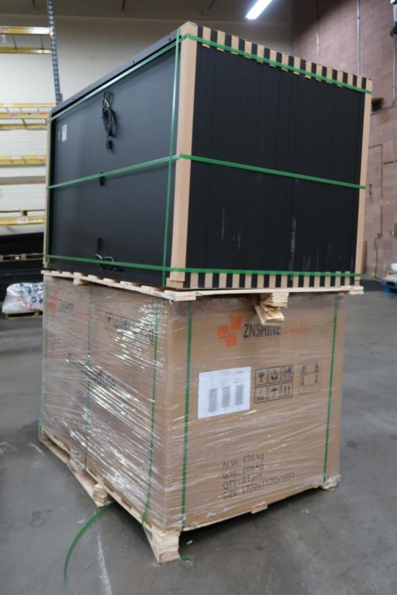 ZNSHINE Pallets of 370W Photovoltaic Solar Panels - Image 2 of 4