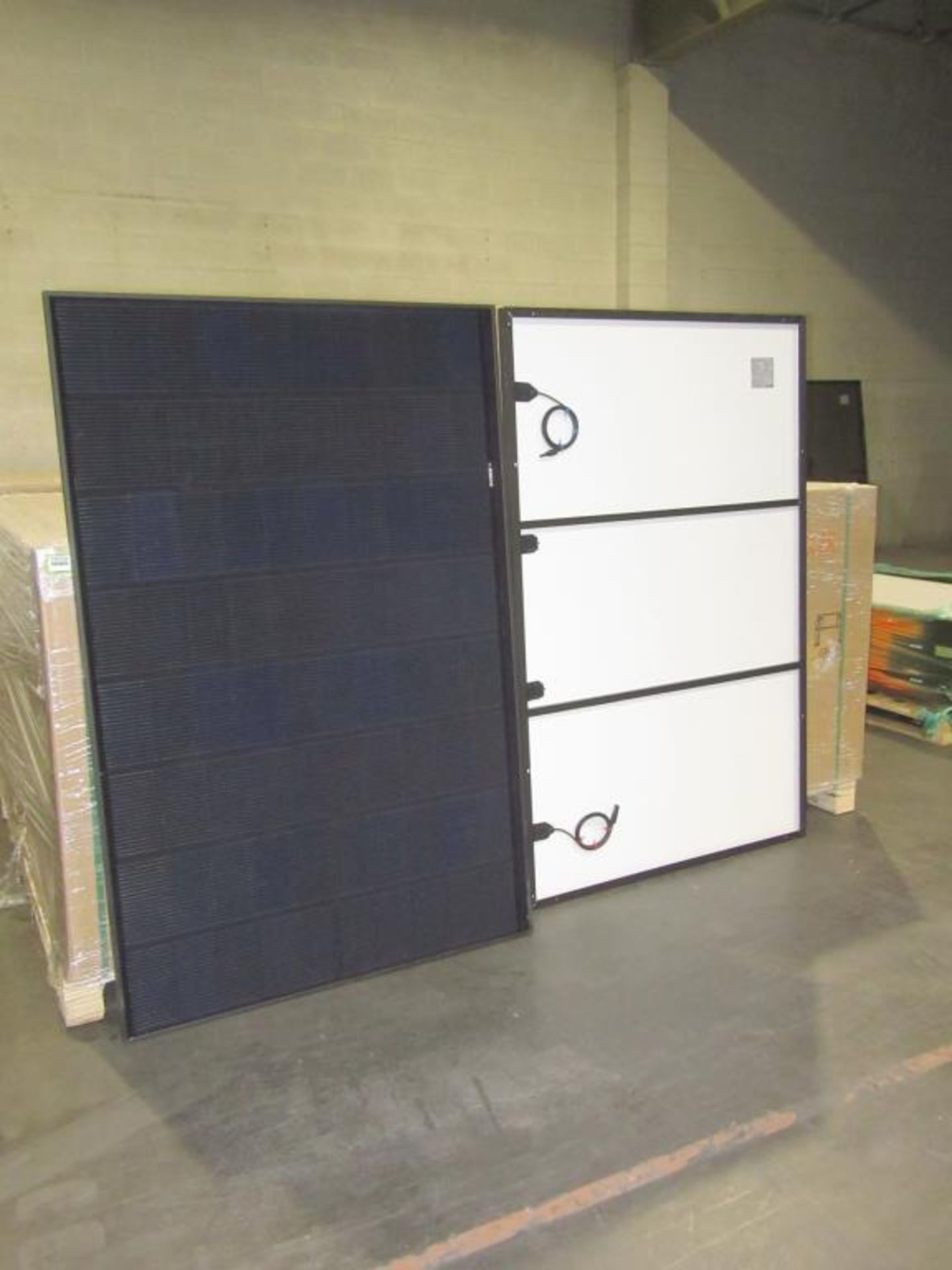 REC Group Solar Panels - Bild 6 aus 8