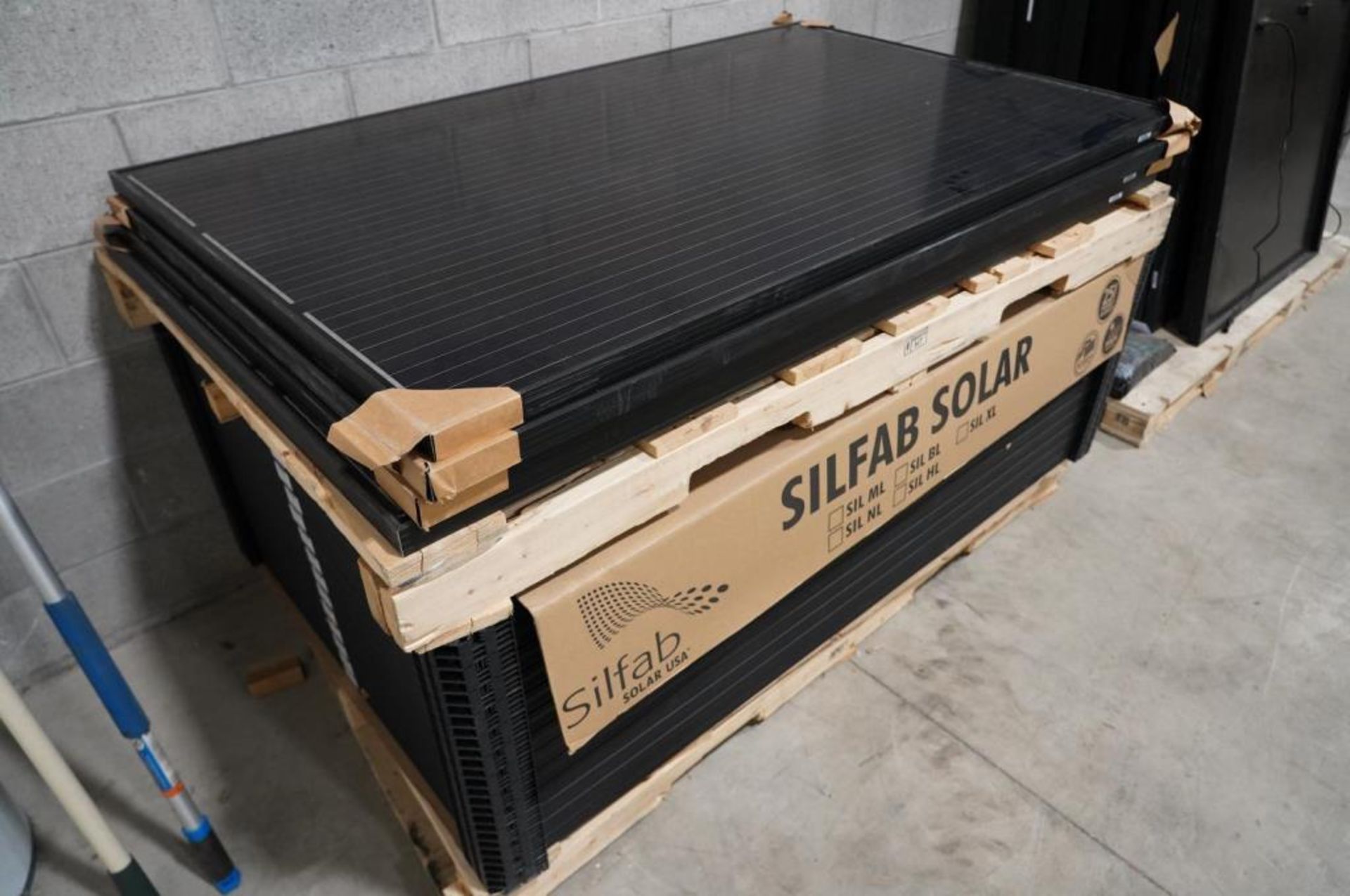 ZNShine / SILFAB Photovoltaic Solar Panels - Bild 9 aus 14
