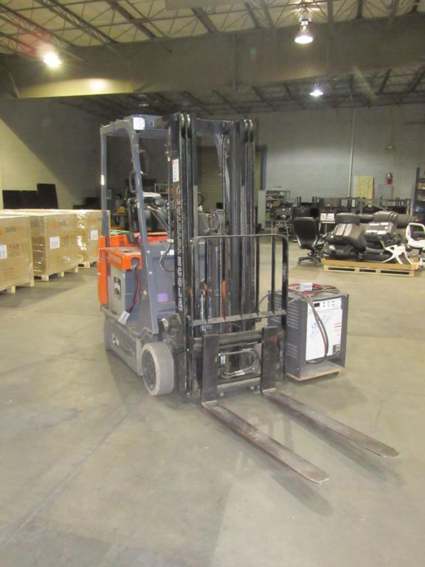 Toyota Forklift - Image 2 of 7