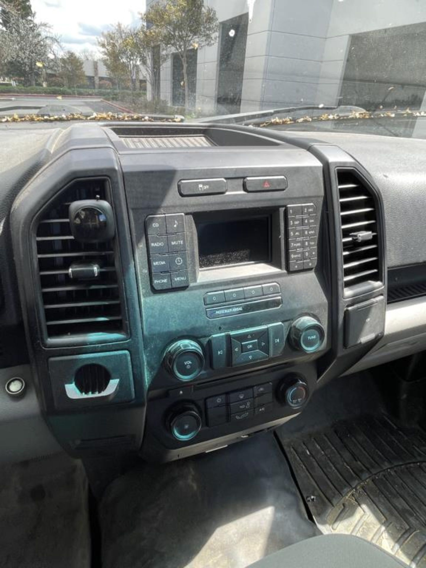 Ford F150 XL Truck - Image 15 of 25