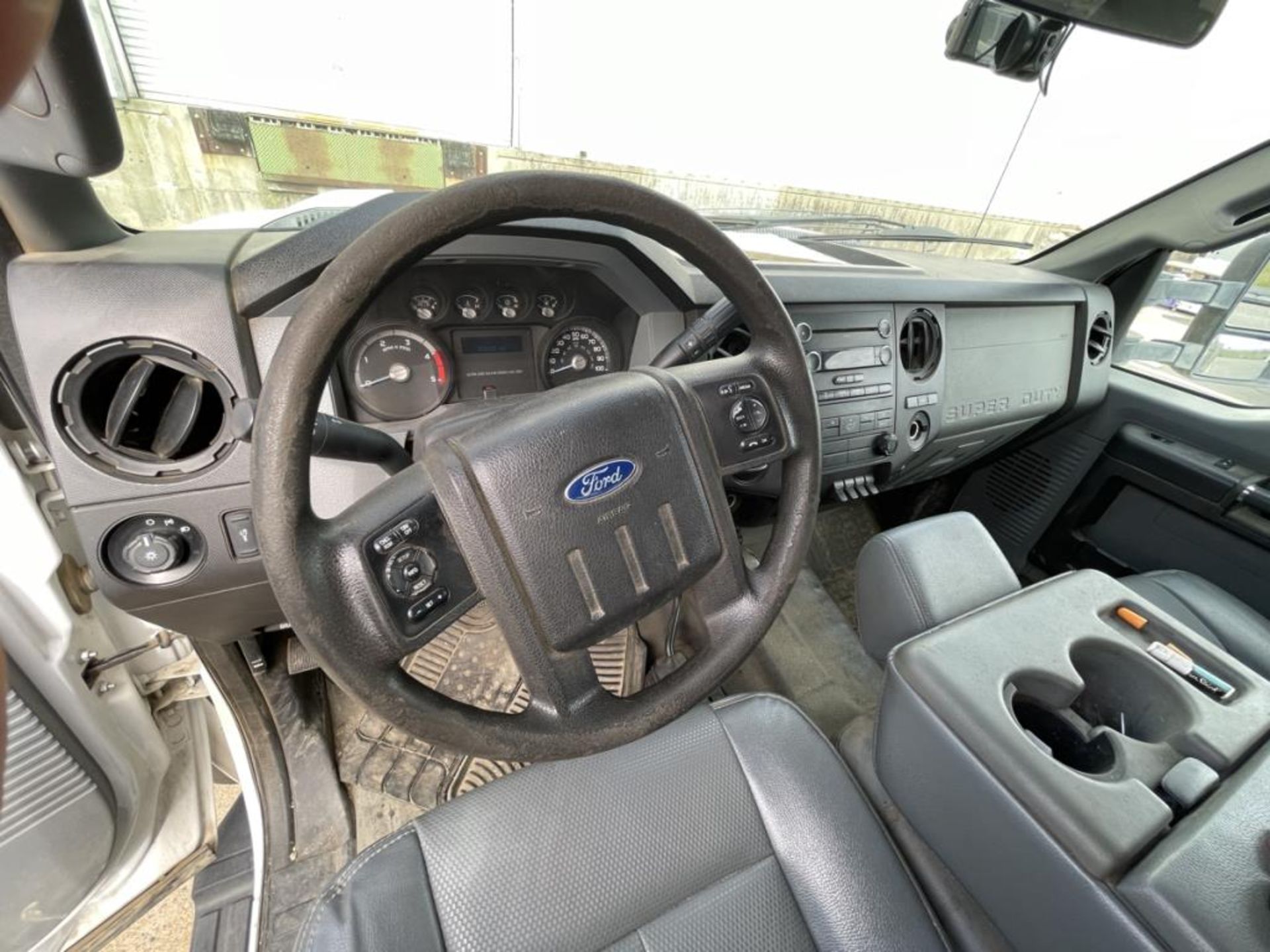 Ford F-550 XL Super Duty Truck - Image 9 of 14