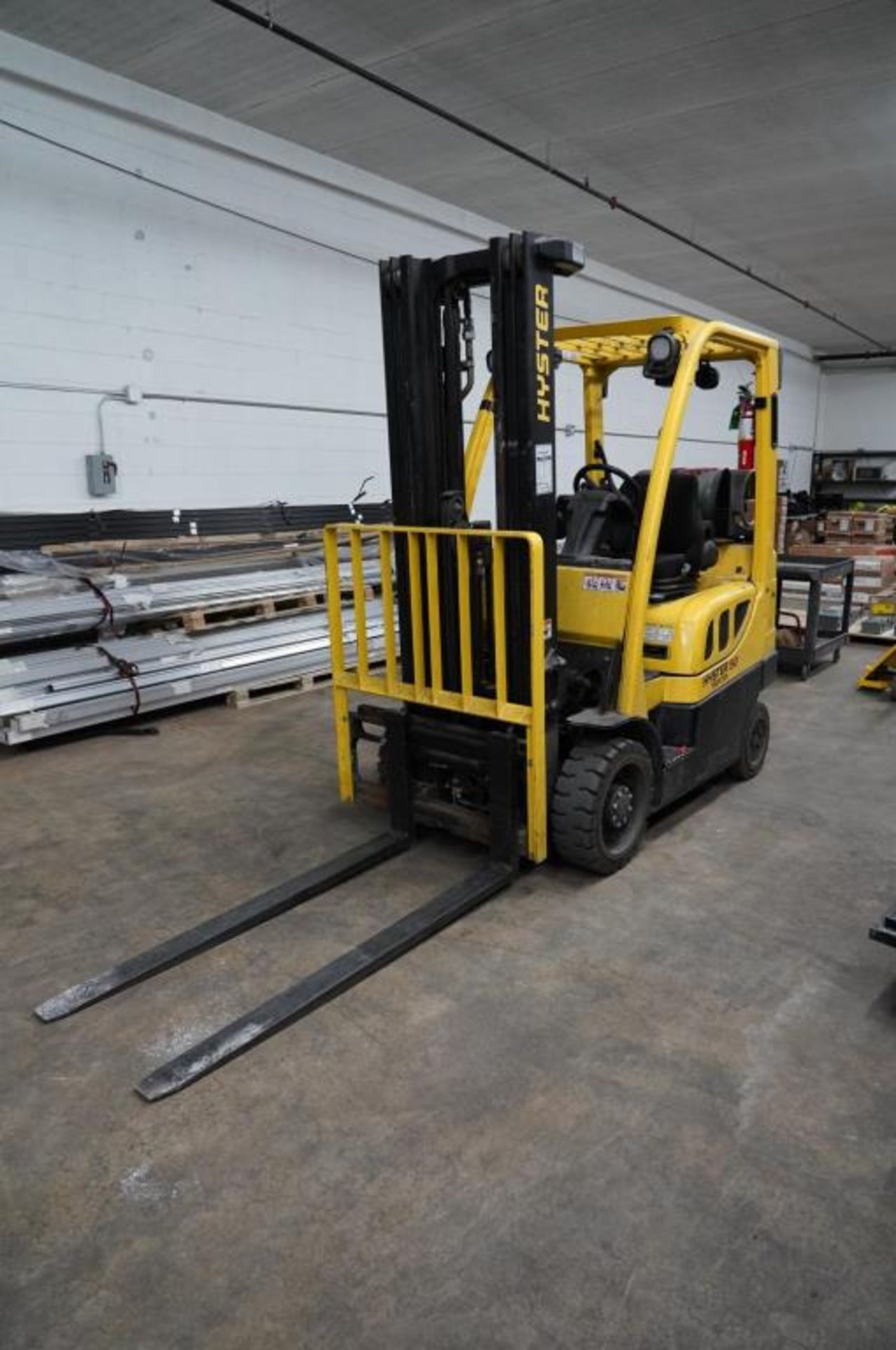 Hyster 5,000 Lb. Capacity Forklift - Image 4 of 16