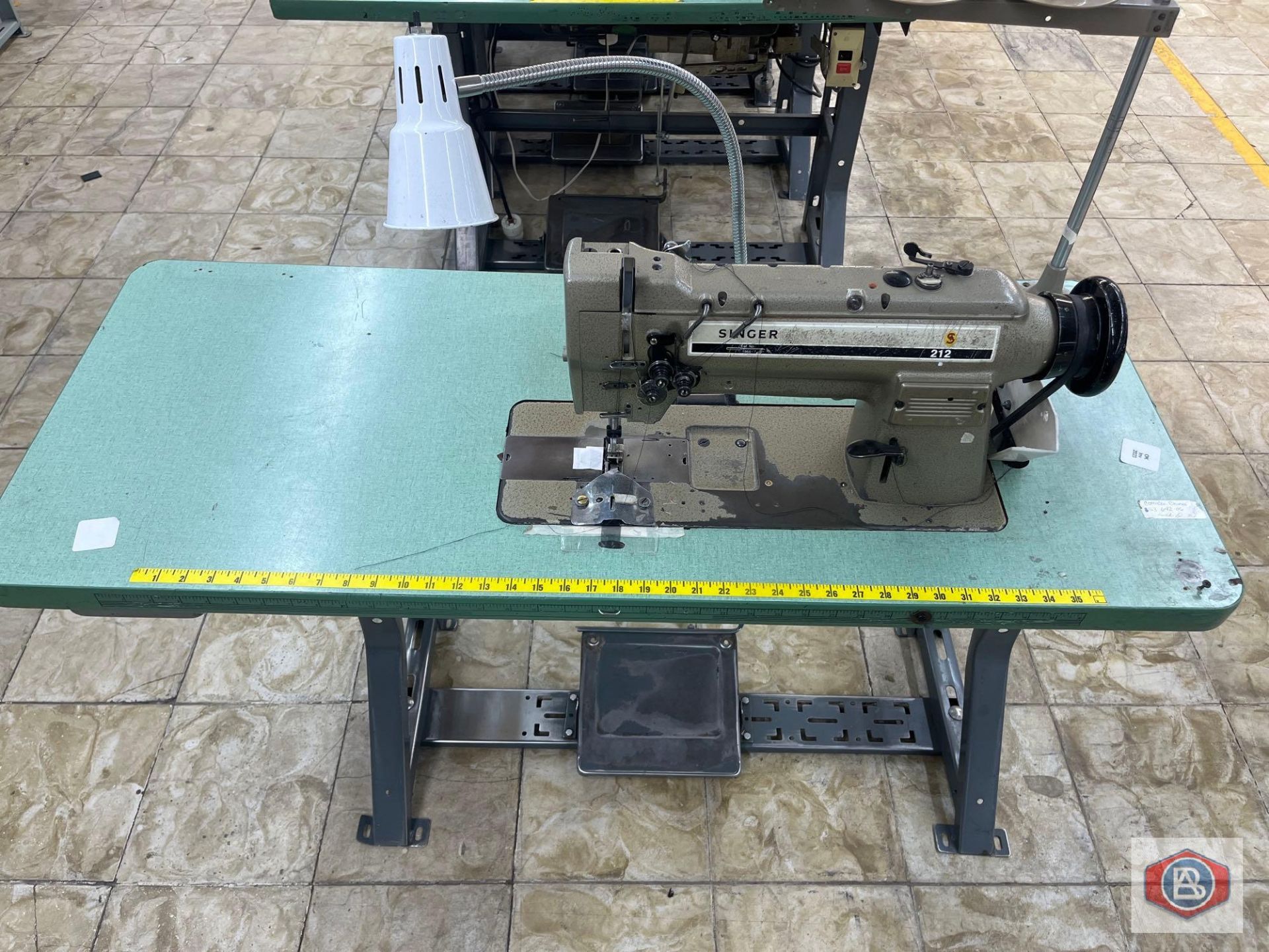 Singer Sewing Machine - Image 2 of 8