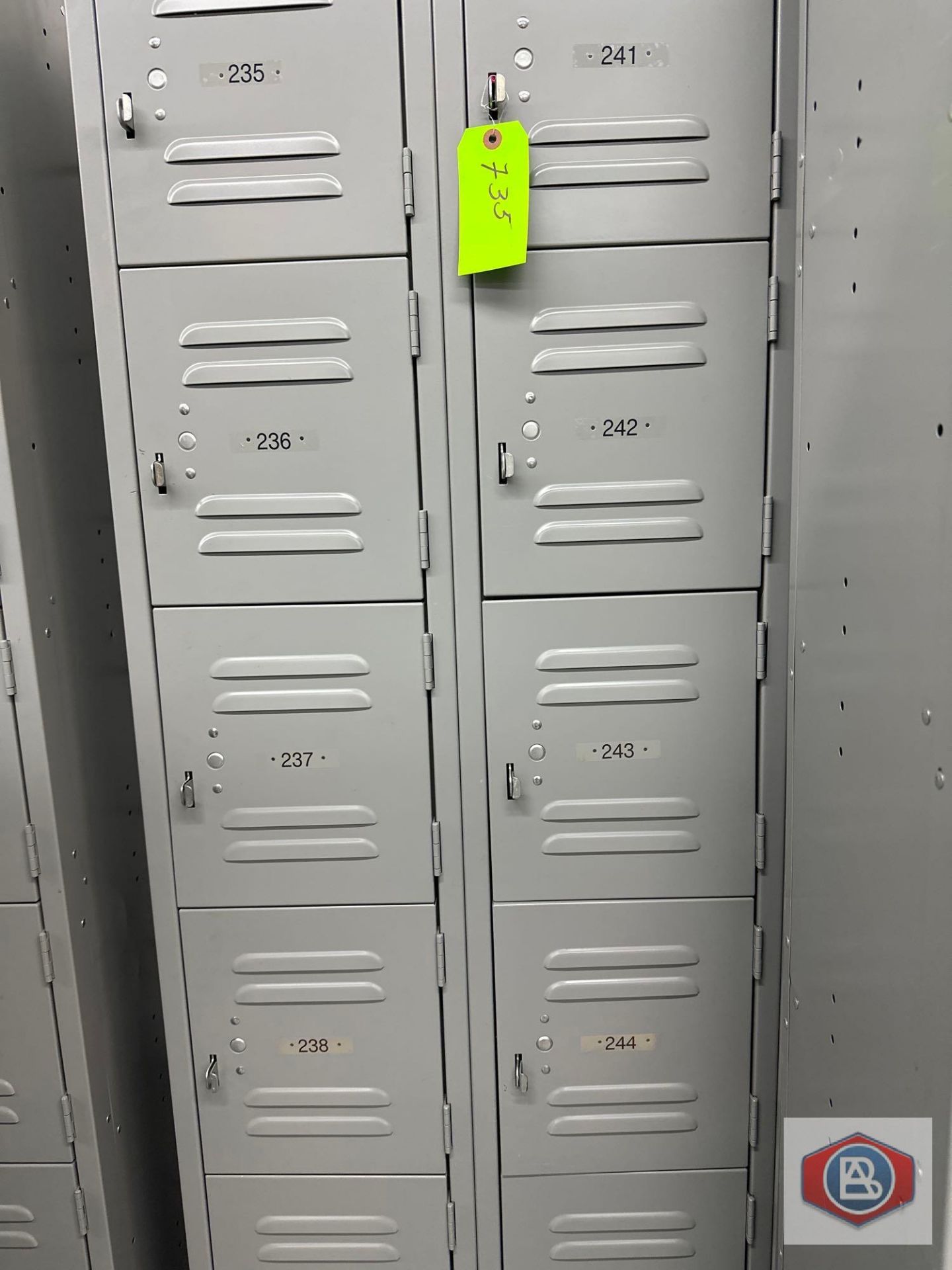 Set of Lockers (18 Compartments)