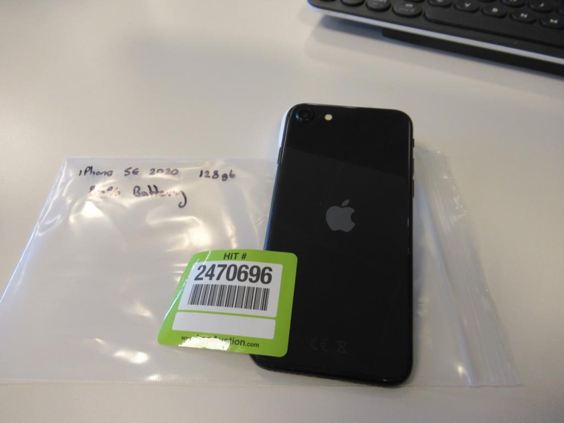 Apple iPhone SE 2020 Apple iPhone SE in Space - Image 2 of 2