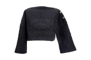 CHANEL COLLECTION 2023 Crop sweater with gold CC buttons