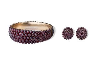 ANTIQUE GARNET BRACELET AND EARRINGS