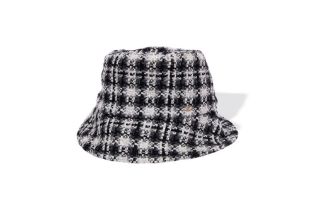 CHANEL Bucket hat in white and black tweed, cotton lining