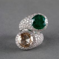 DIAMOND AND 8.986CT EMERALD RING (WITH CERTIFICATE)